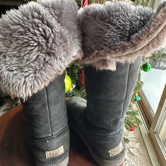 Pajar boots, Tommy Hilfiger boots ,UGG boots - Picture 9 of 11